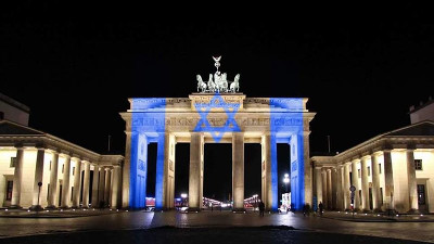 Brandenburger Tor in israelischen Farben